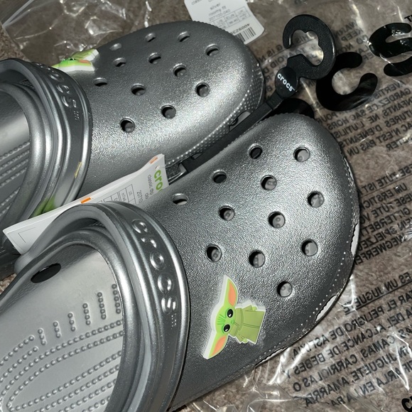Disney Adult Crocs - Star Wars The Mandalorian - The Child - W9 - Picture 8 of 9